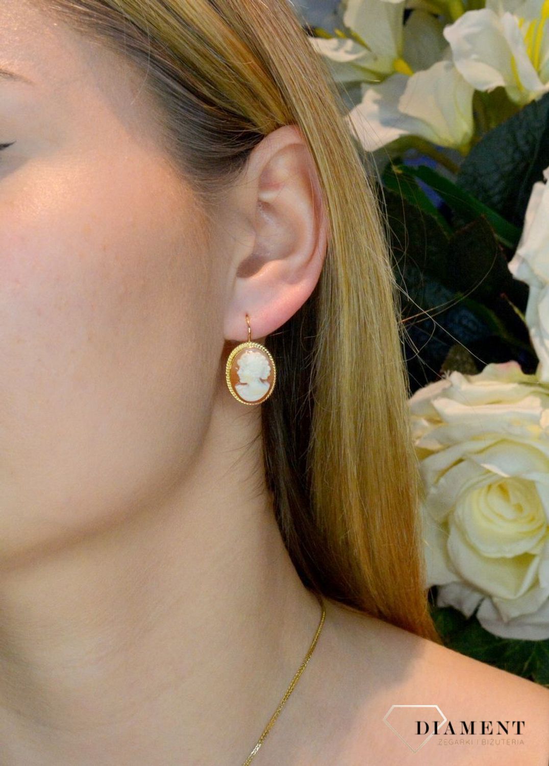 Złote kolczyki 585 Pani Walewska wiszące z koralem KL 7983.jpg